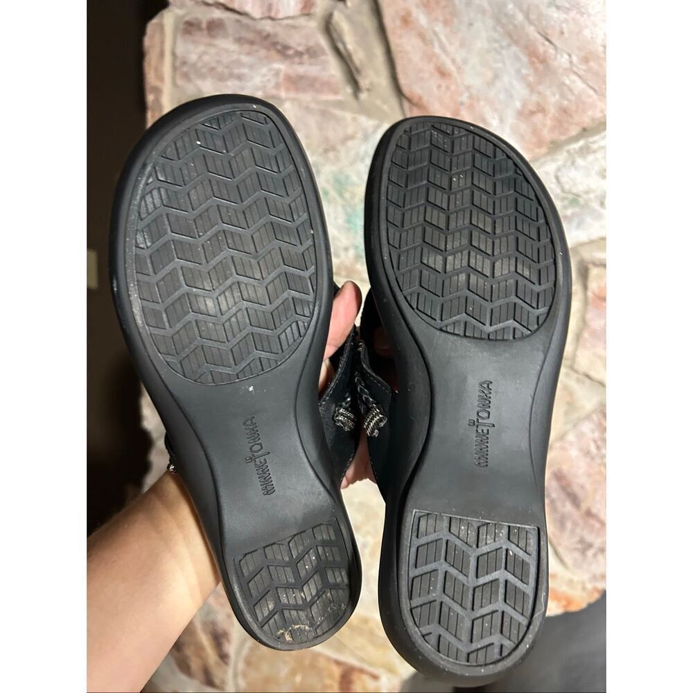 Minnetonka Women's Silverthorne 360 Black Leather Sandals Size 8 - Picture 8 of 9